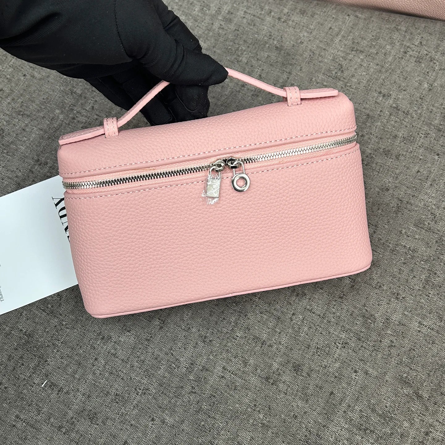 ew genuine leather  mobile phone handbag for women. Exclusive to women, with a luxurious design and compact and exquisite ap
