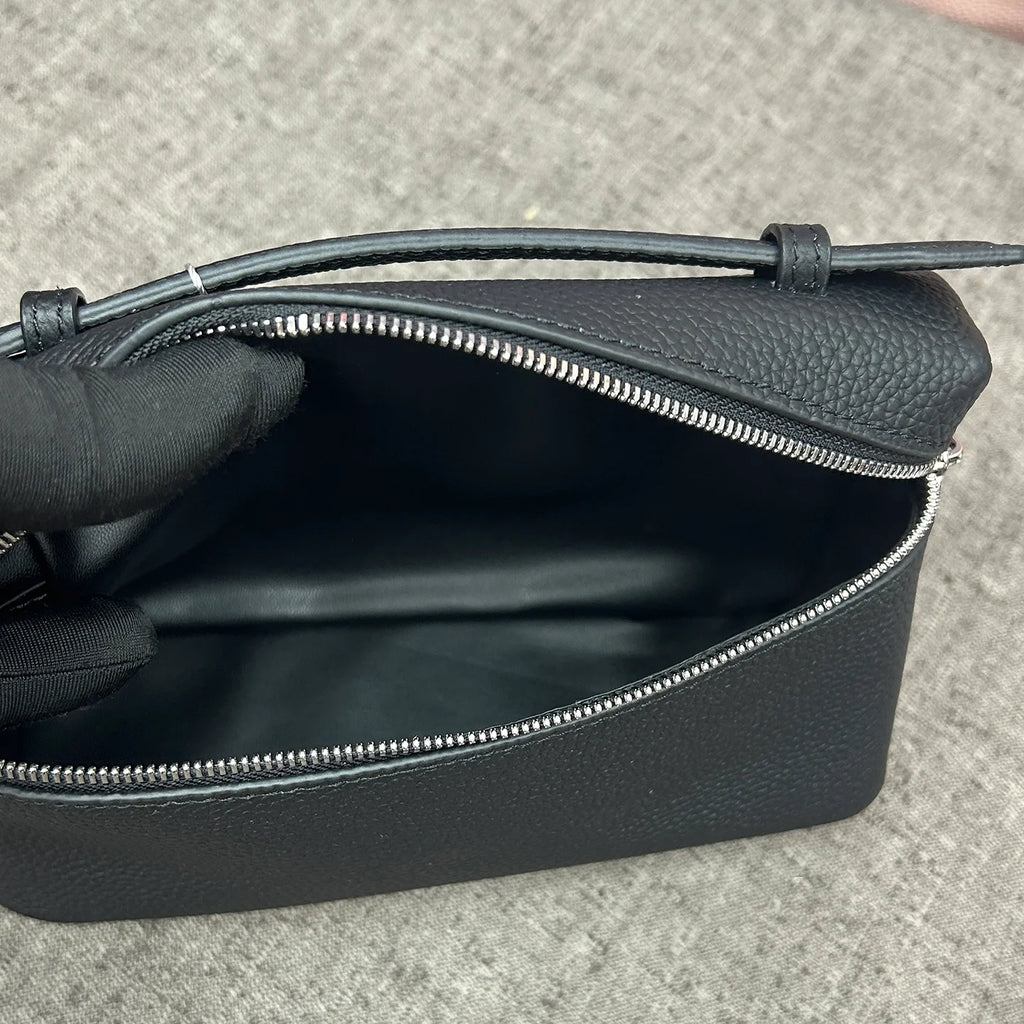ew genuine leather  mobile phone handbag for women. Exclusive to women, with a luxurious design and compact and exquisite ap