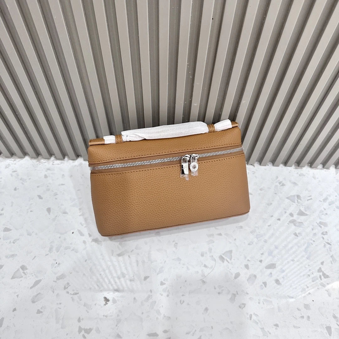 ew genuine leather  mobile phone handbag for women. Exclusive to women, with a luxurious design and compact and exquisite ap