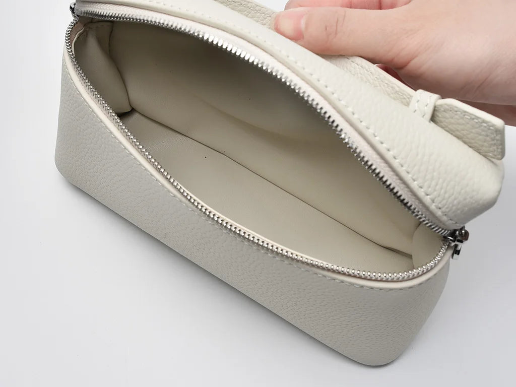 ew genuine leather  mobile phone handbag for women. Exclusive to women, with a luxurious design and compact and exquisite ap