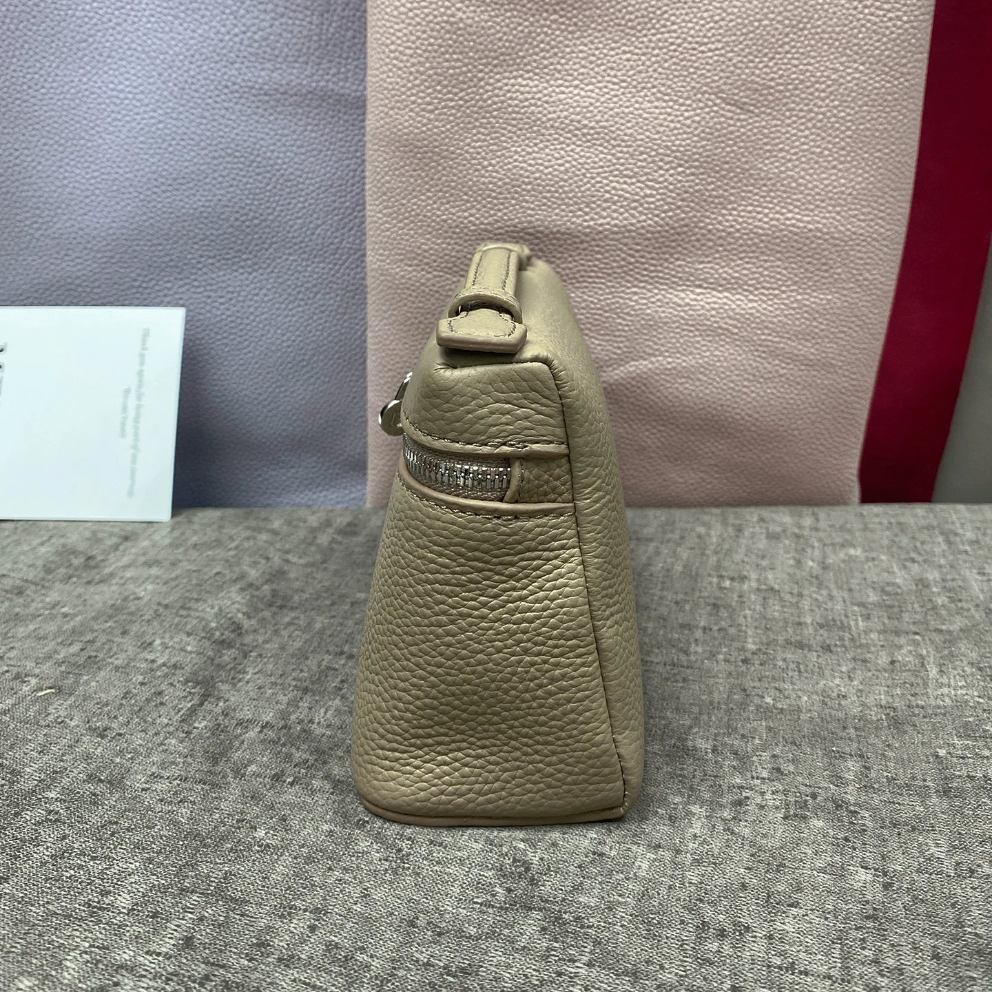 ew genuine leather  mobile phone handbag for women. Exclusive to women, with a luxurious design and compact and exquisite ap