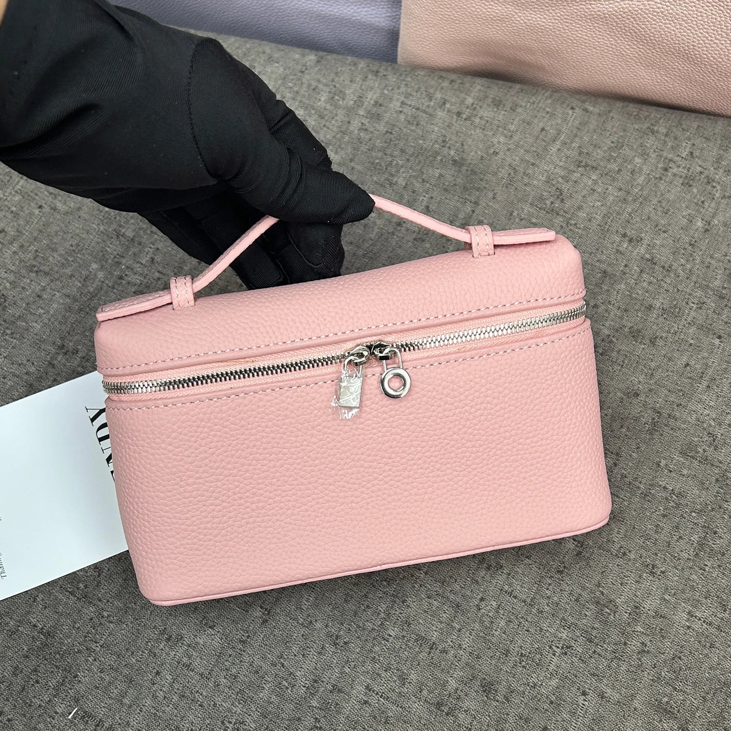 ew genuine leather  mobile phone handbag for women. Exclusive to women, with a luxurious design and compact and exquisite ap