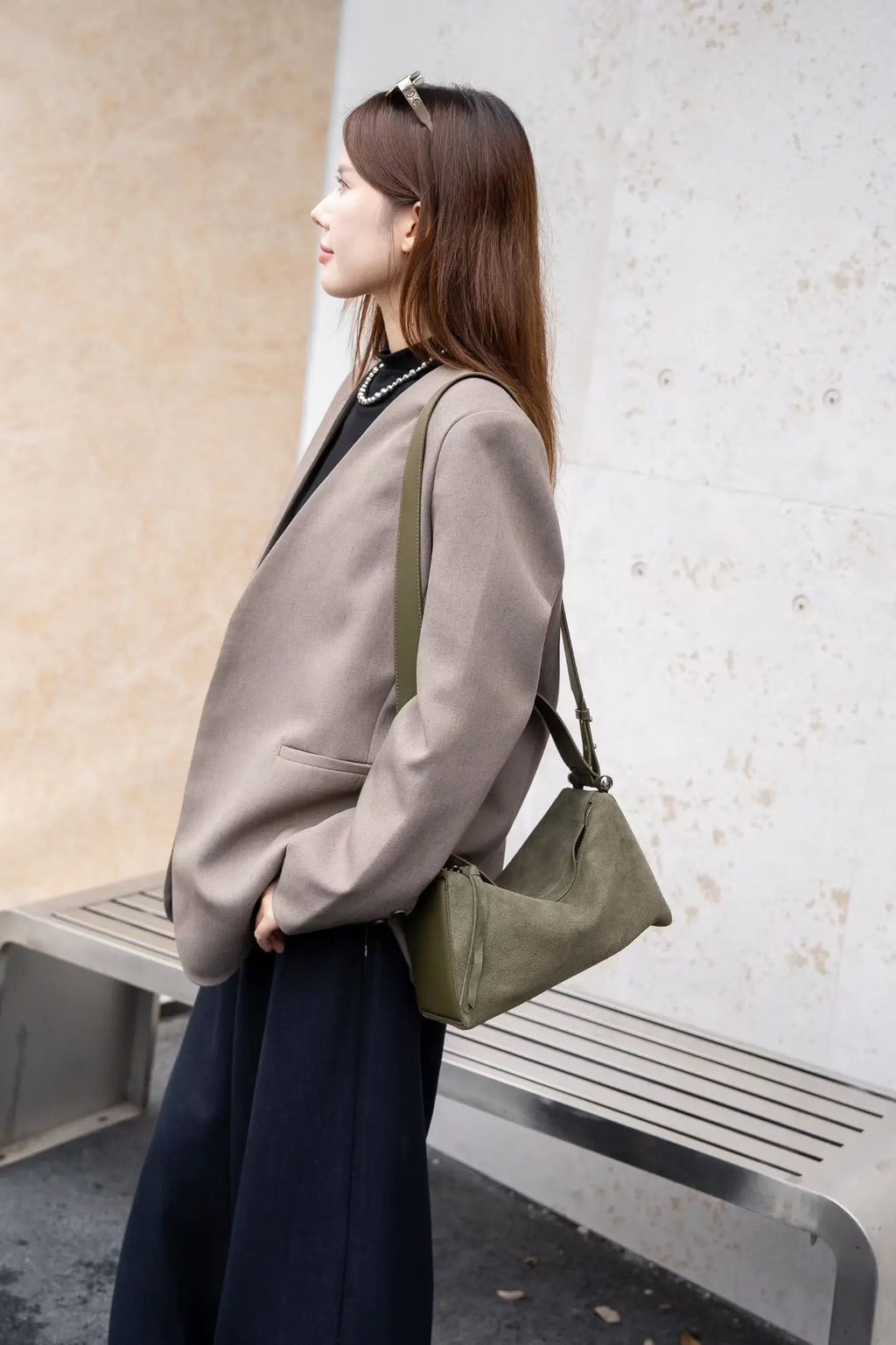 Niche Luxury Cowhide Wide Strap Large Capacity Shoulder Bag