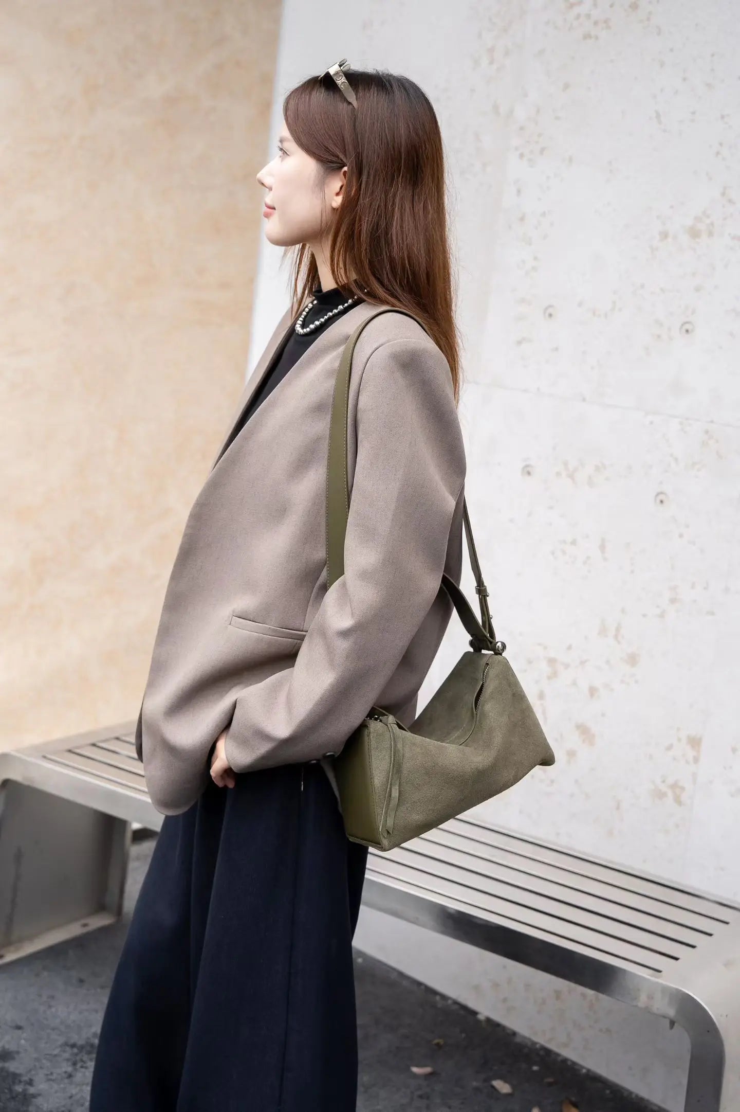 Niche Luxury Cowhide Wide Strap Large Capacity Shoulder Bag
