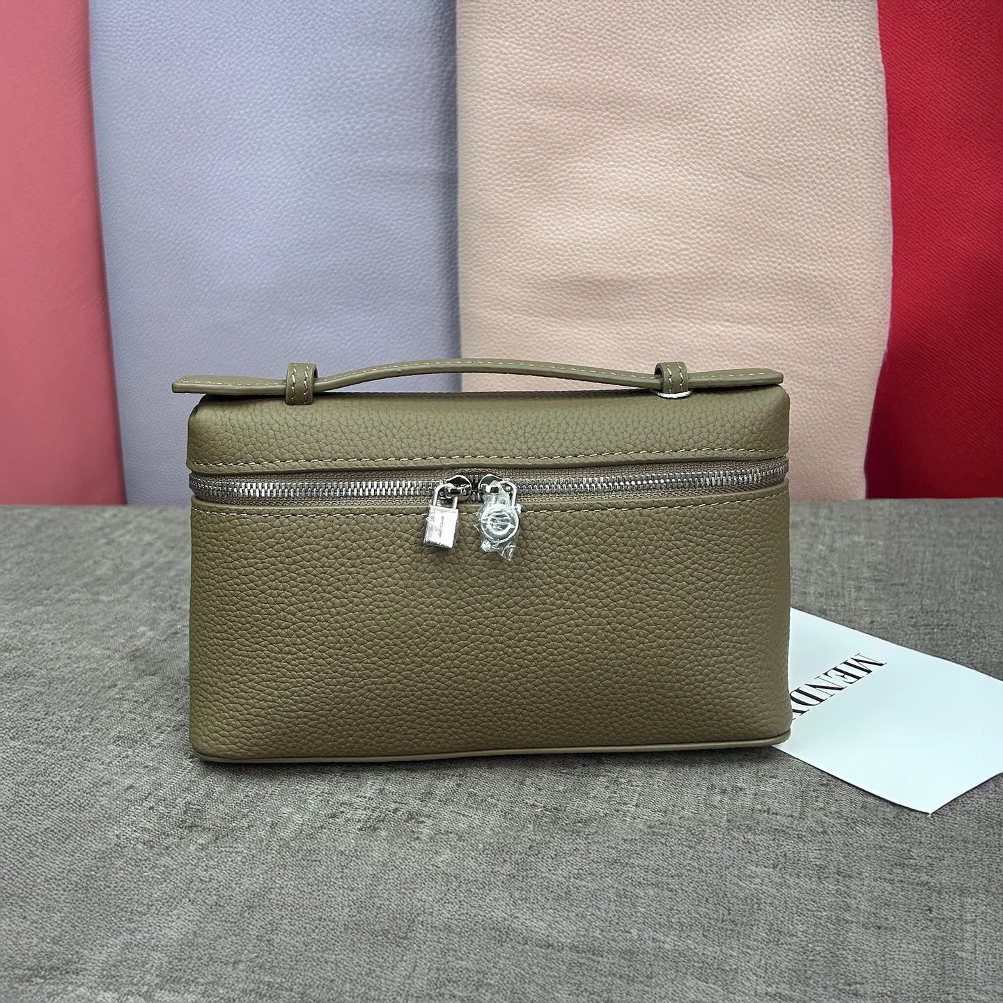 ew genuine leather  mobile phone handbag for women. Exclusive to women, with a luxurious design and compact and exquisite ap