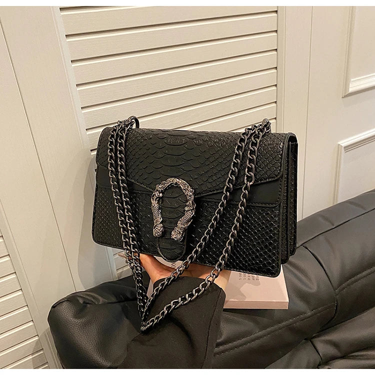 Retro Snake Pattern Chain Crossbody Bag