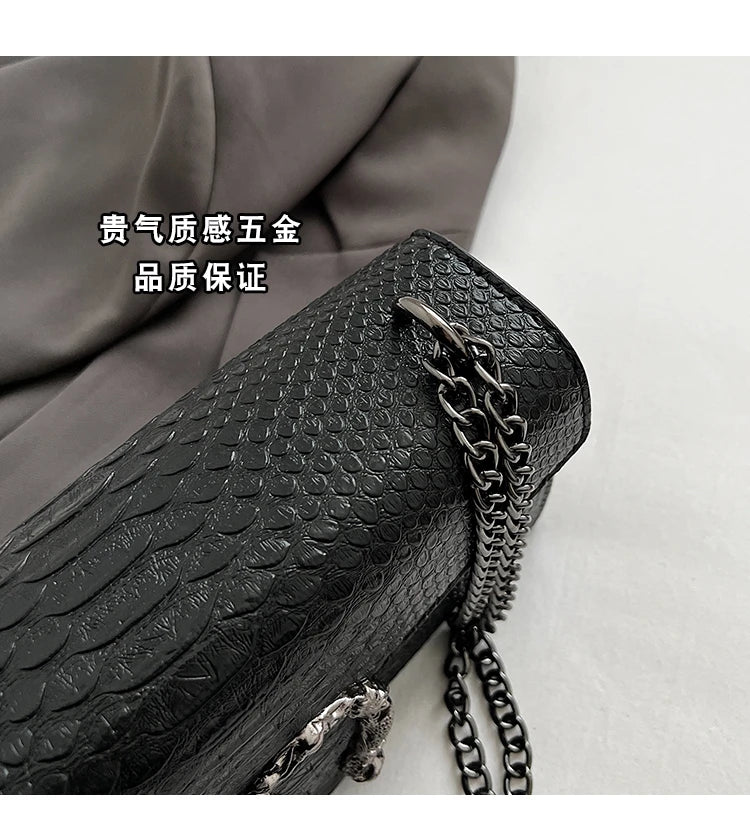 Retro Snake Pattern Chain Crossbody Bag