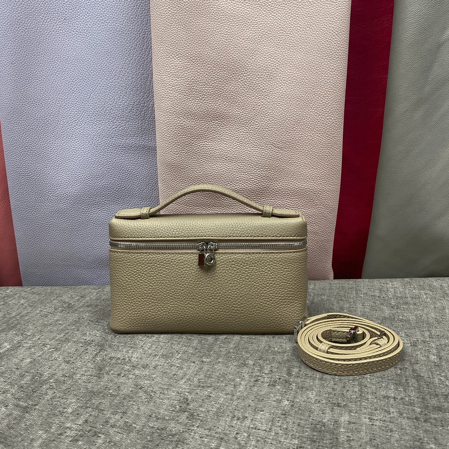 ew genuine leather  mobile phone handbag for women. Exclusive to women, with a luxurious design and compact and exquisite ap