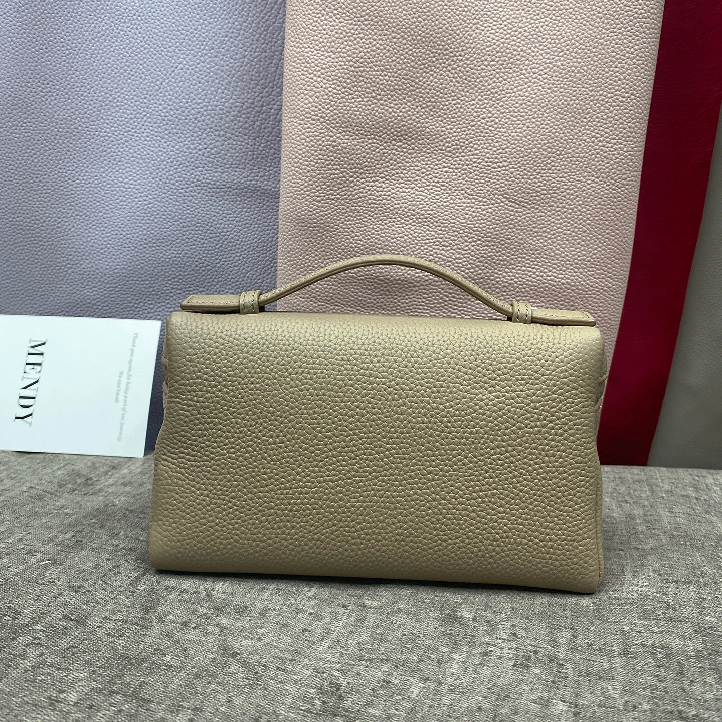 ew genuine leather  mobile phone handbag for women. Exclusive to women, with a luxurious design and compact and exquisite ap