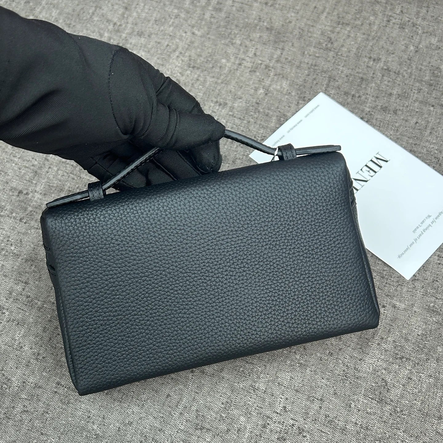 ew genuine leather  mobile phone handbag for women. Exclusive to women, with a luxurious design and compact and exquisite ap