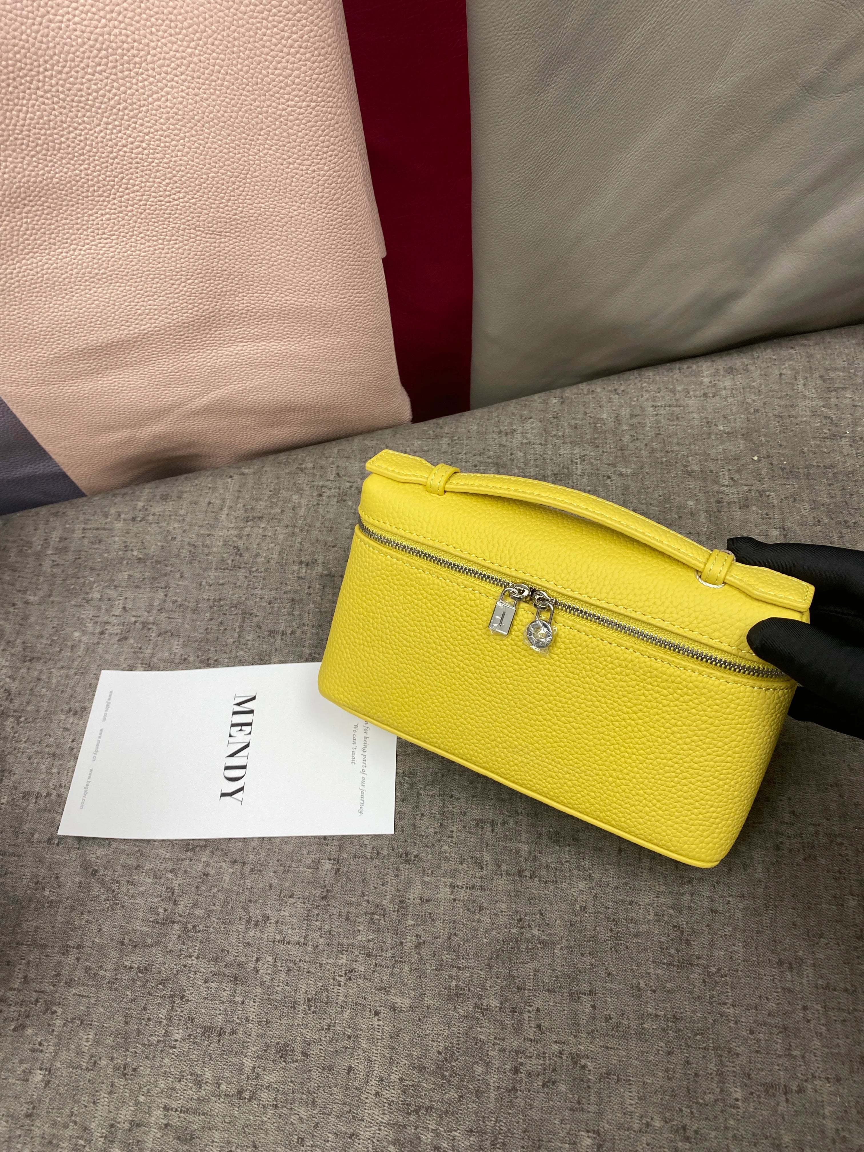 ew genuine leather  mobile phone handbag for women. Exclusive to women, with a luxurious design and compact and exquisite ap