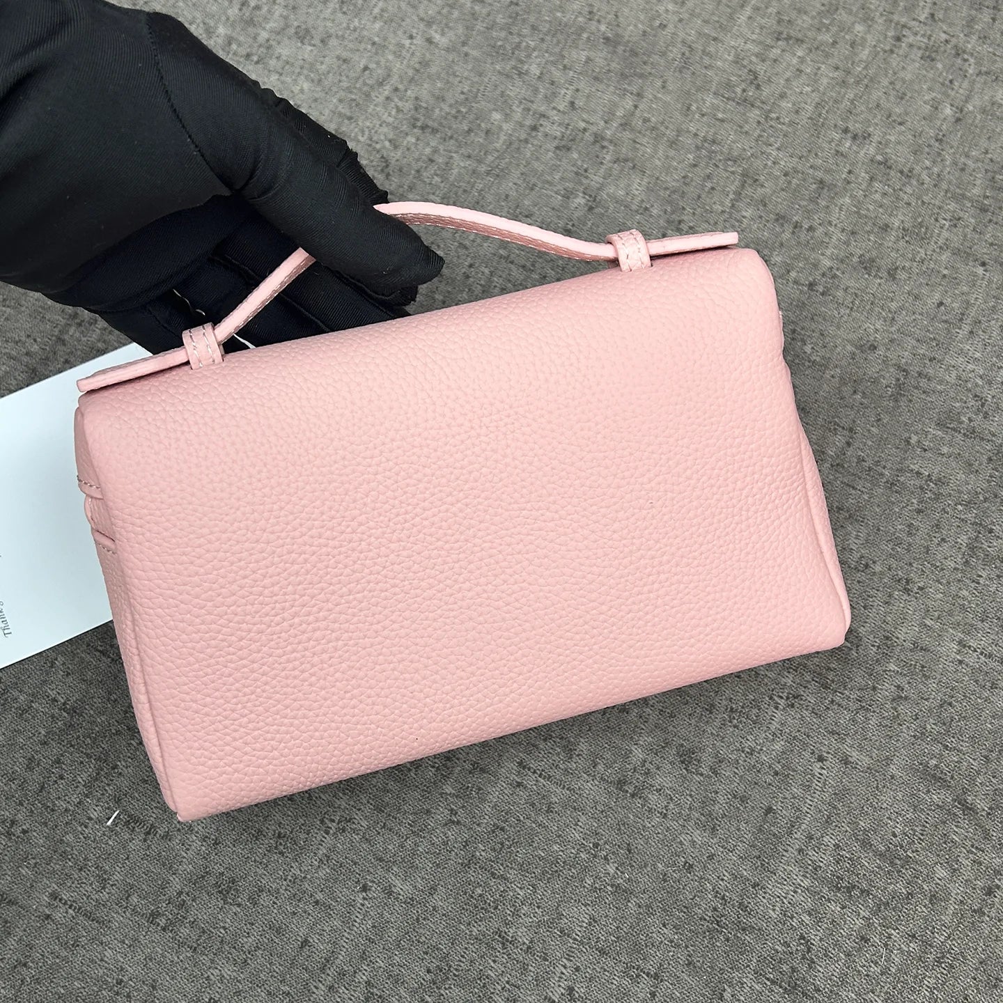 ew genuine leather  mobile phone handbag for women. Exclusive to women, with a luxurious design and compact and exquisite ap