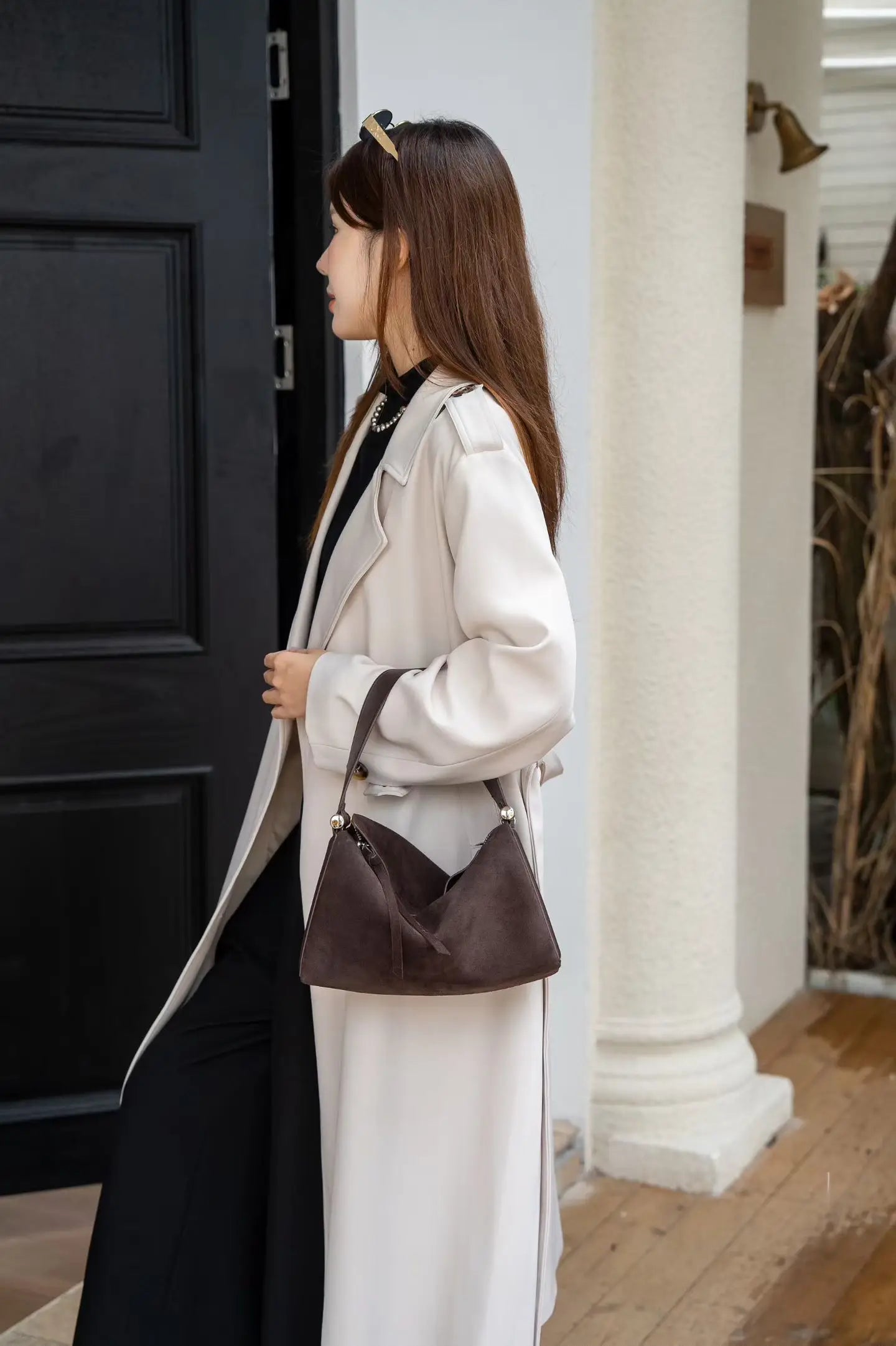 Niche Luxury Cowhide Wide Strap Large Capacity Shoulder Bag