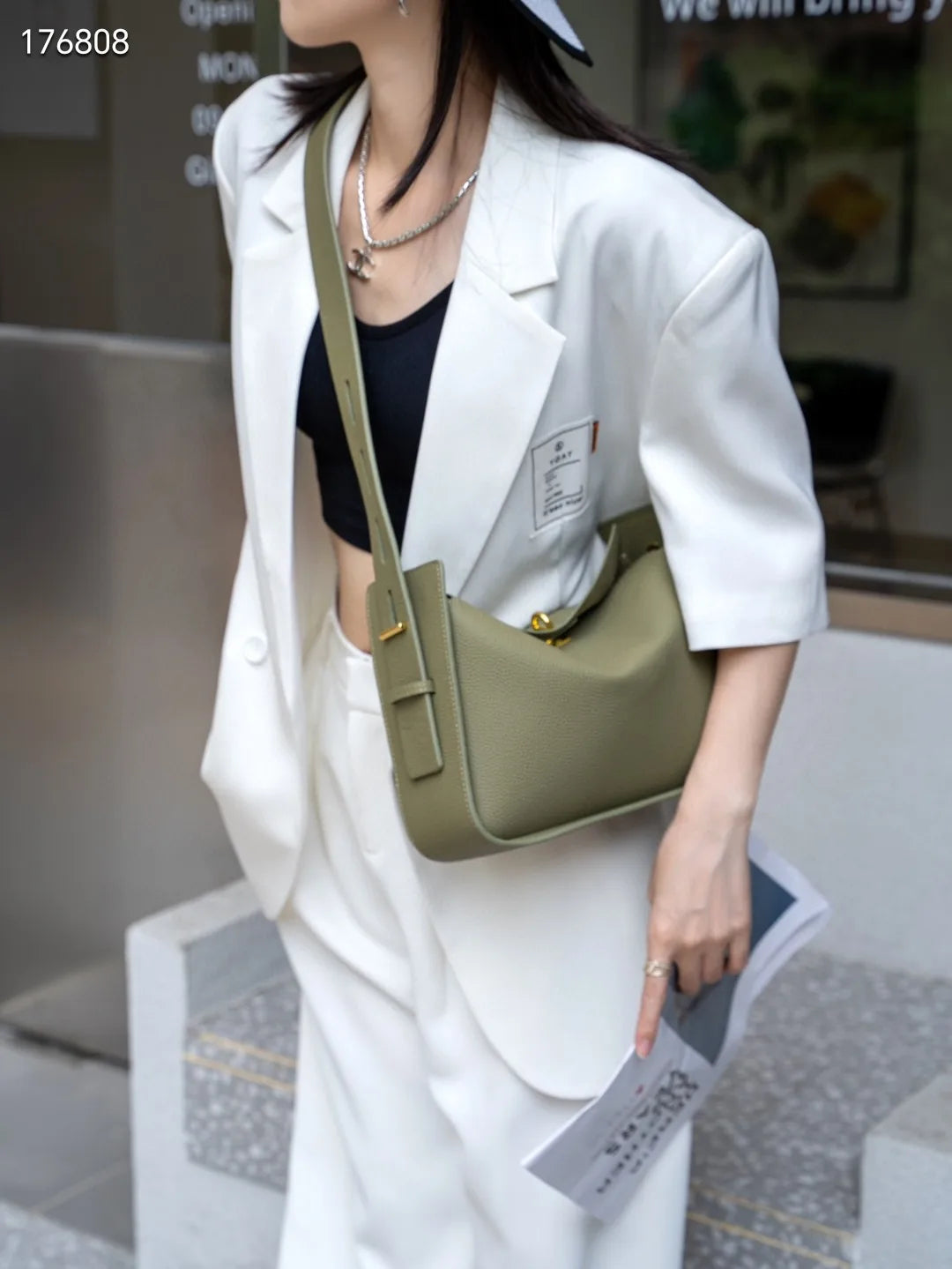 Niche Luxury Cowhide Wide Strap Large Capacity Shoulder Bag
