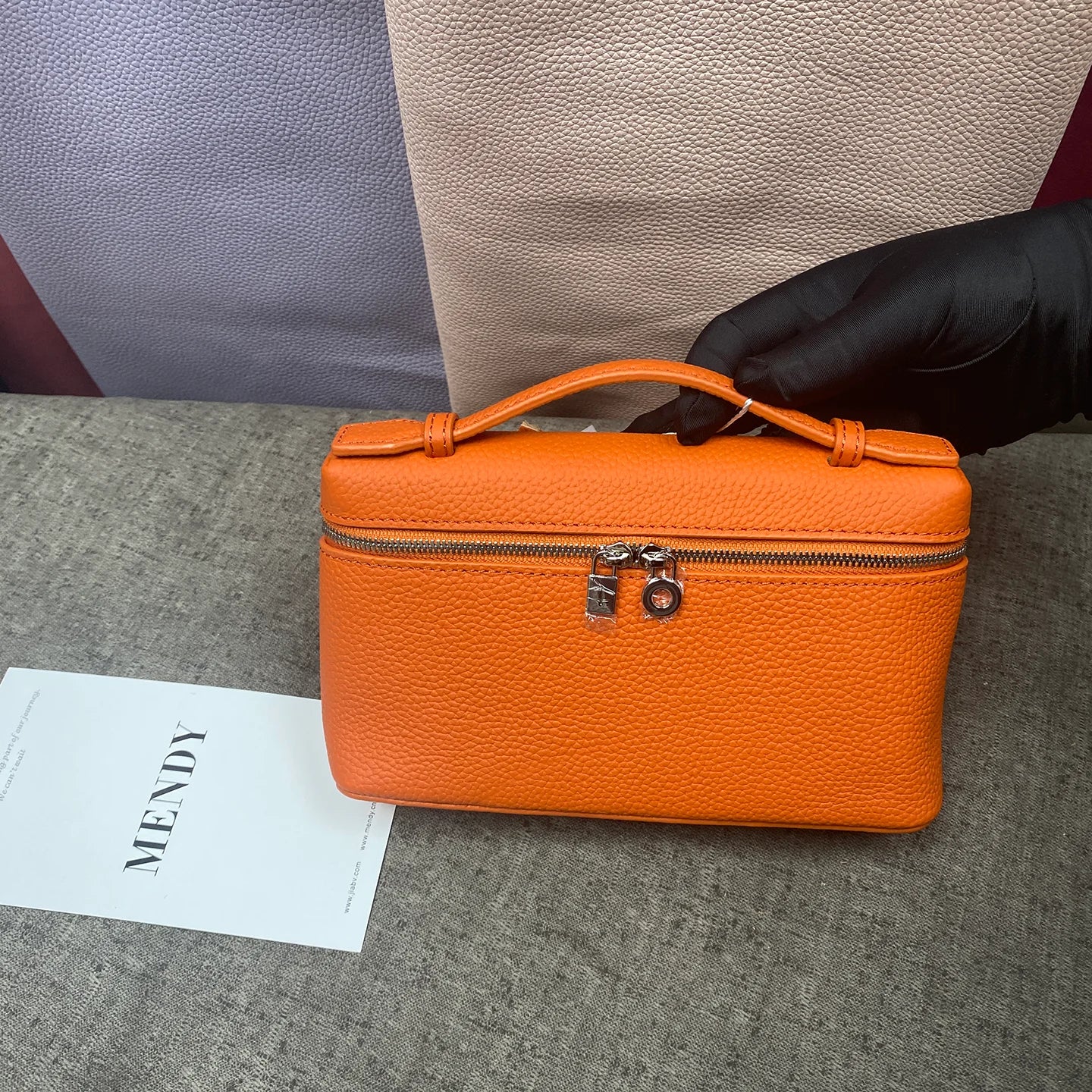 ew genuine leather  mobile phone handbag for women. Exclusive to women, with a luxurious design and compact and exquisite ap